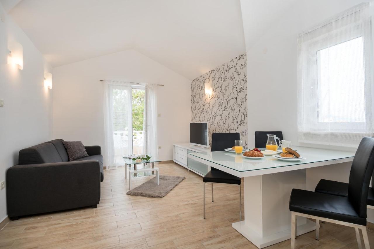 Apartments And Rooms With Parking Space Rogoznica - 10339 Exteriör bild