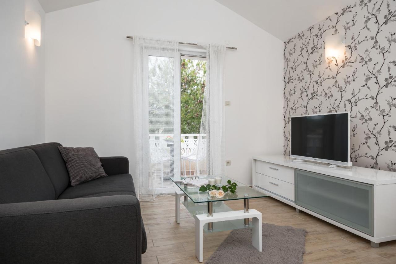 Apartments And Rooms With Parking Space Rogoznica - 10339 Exteriör bild