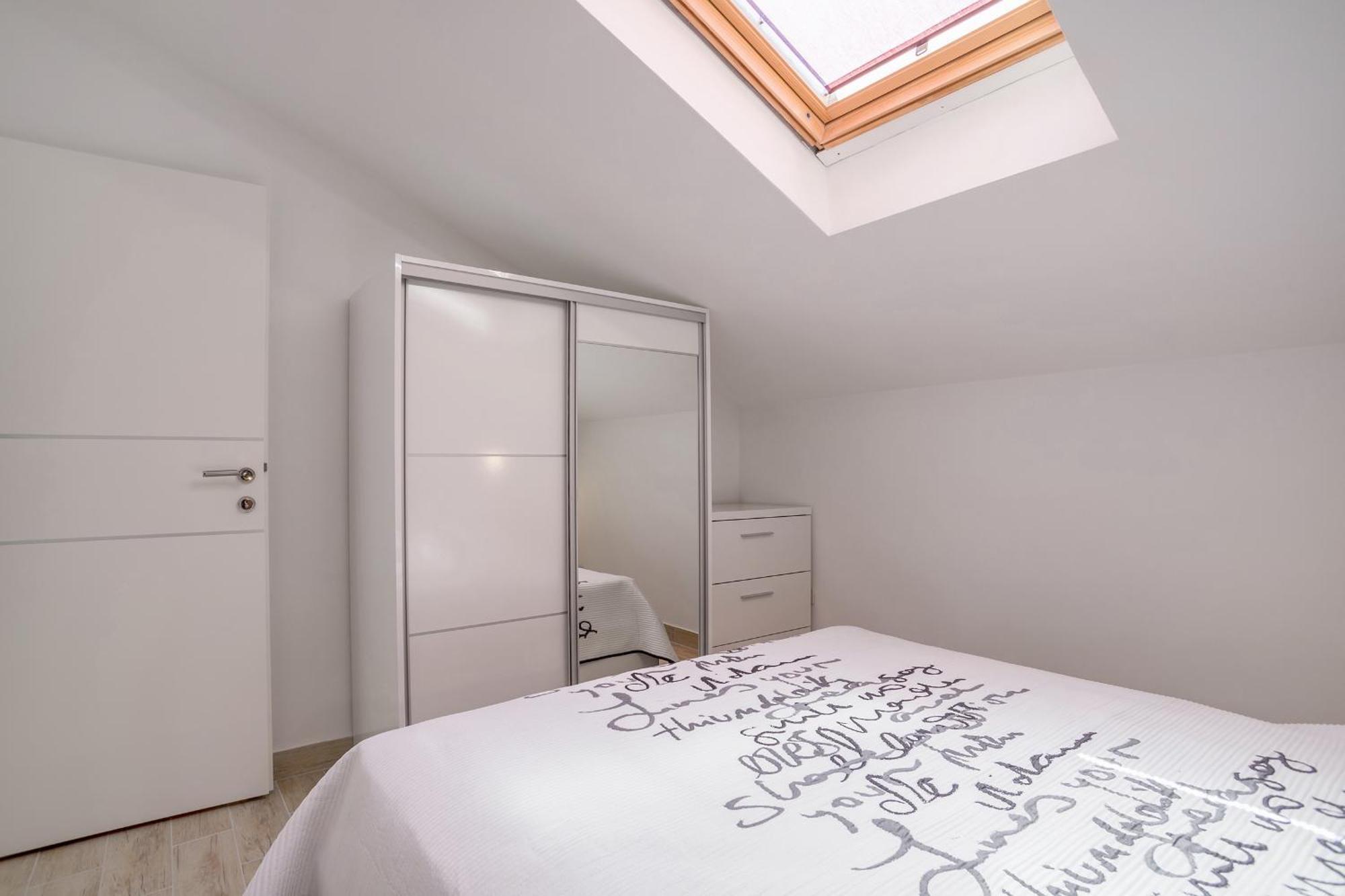 Apartments And Rooms With Parking Space Rogoznica - 10339 Rum bild