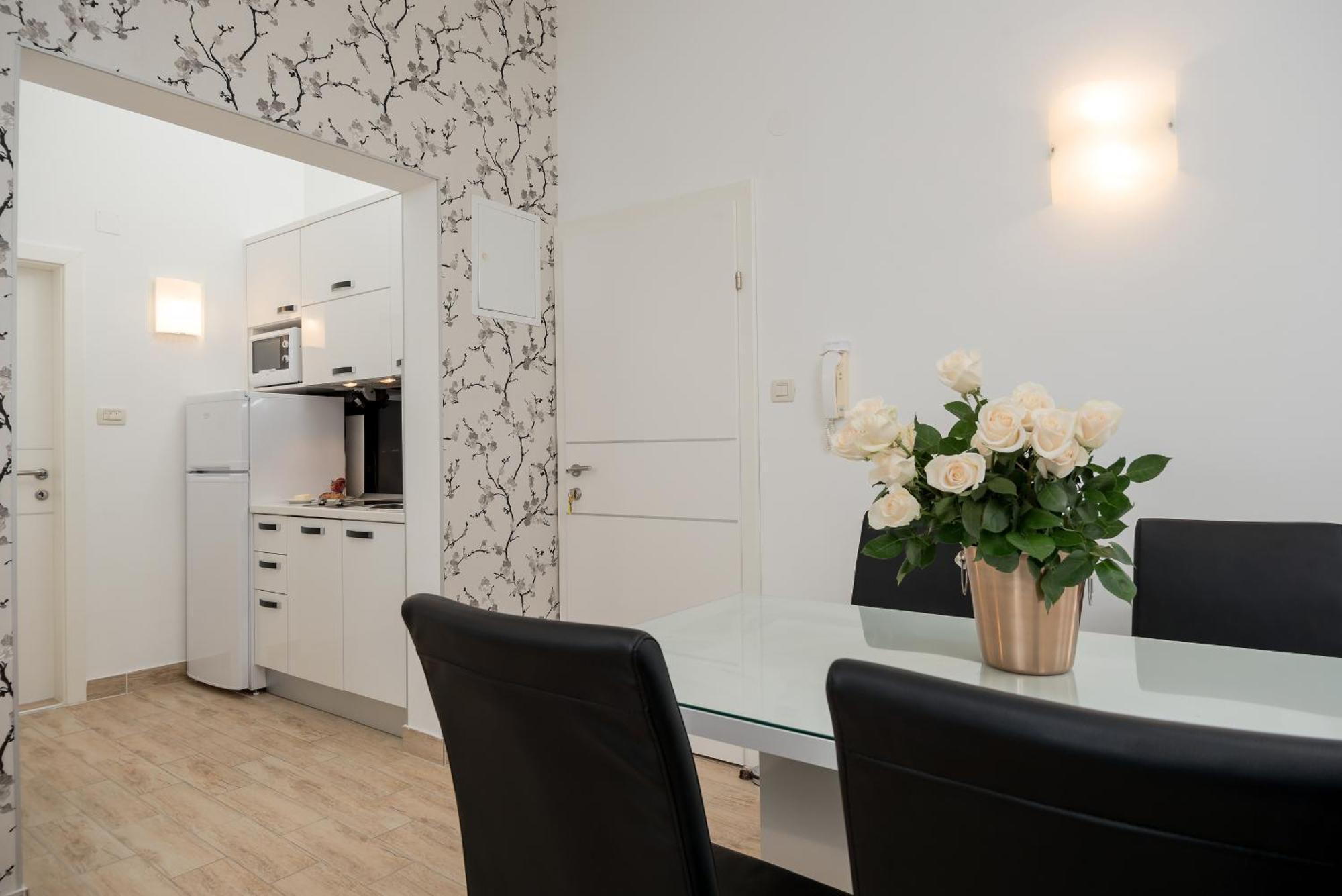 Apartments And Rooms With Parking Space Rogoznica - 10339 Rum bild