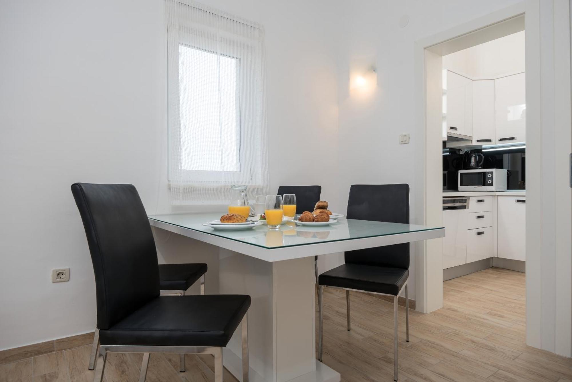 Apartments And Rooms With Parking Space Rogoznica - 10339 Rum bild