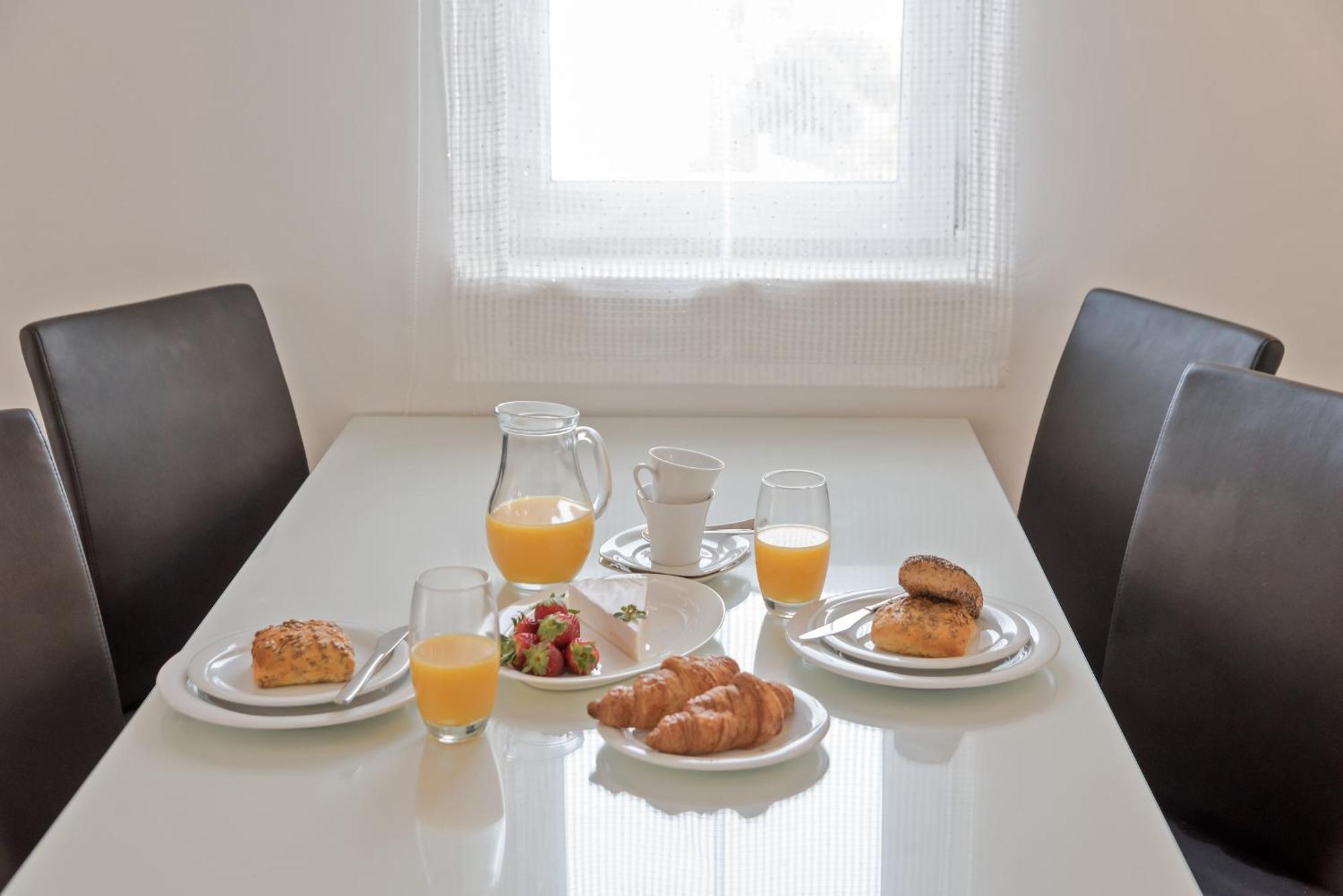 Apartments And Rooms With Parking Space Rogoznica - 10339 Rum bild