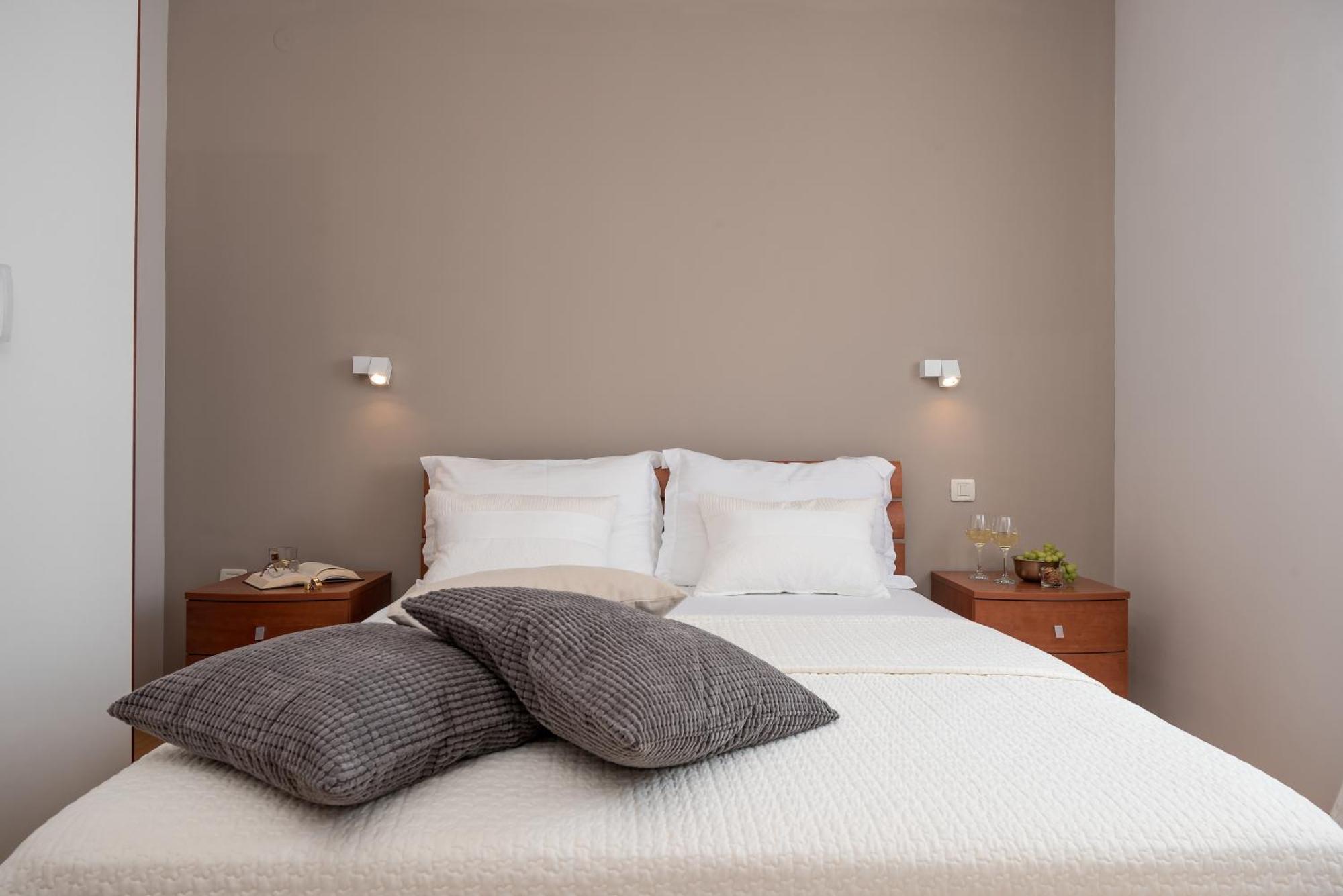 Apartments And Rooms With Parking Space Rogoznica - 10339 Rum bild