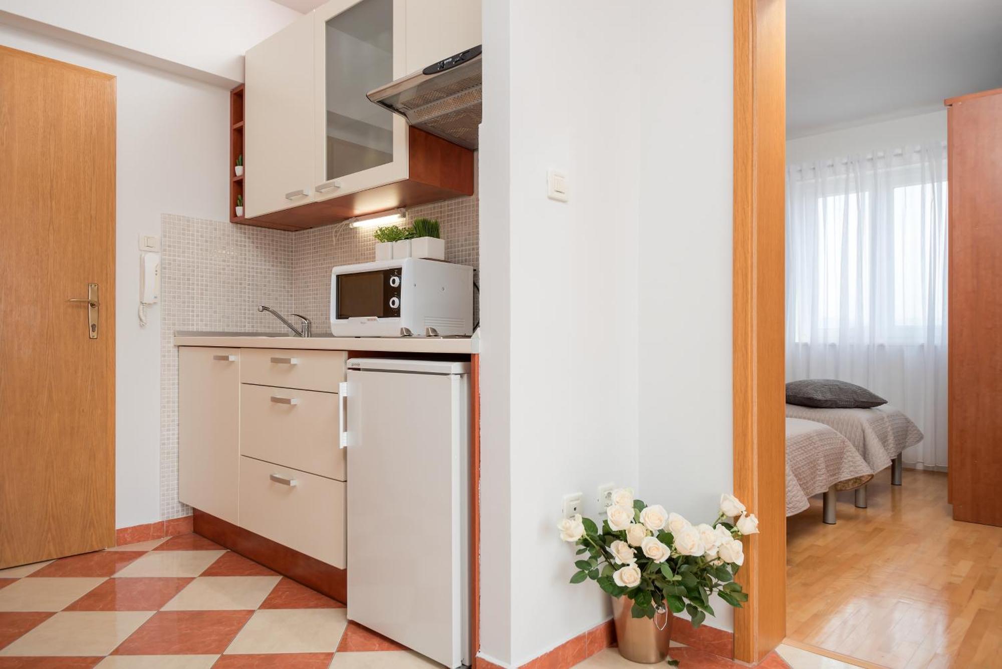 Apartments And Rooms With Parking Space Rogoznica - 10339 Rum bild